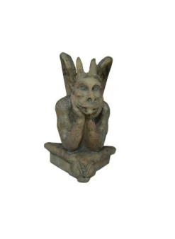 Gargouille statue