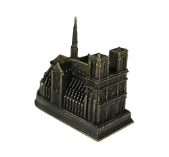 Monument Notre Dame bronze