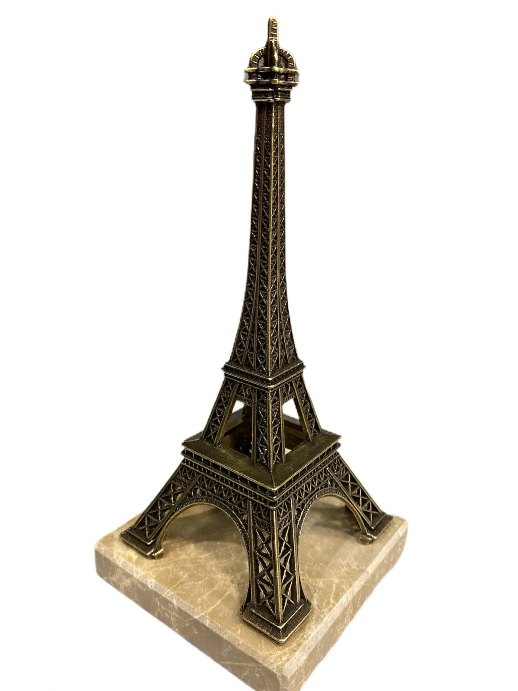 Tour Eiffel métal sur marbre